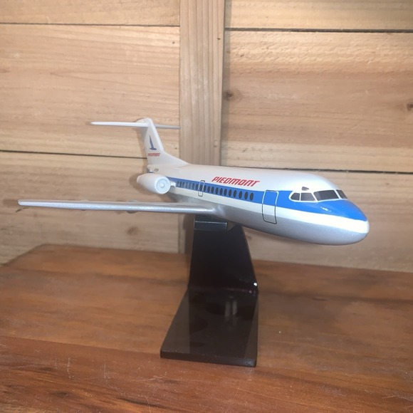 Piedmont Airlines Fokker F28-1000 Fellowship Plane N280N Pacemaker Desk Model - Picture 2 of 16